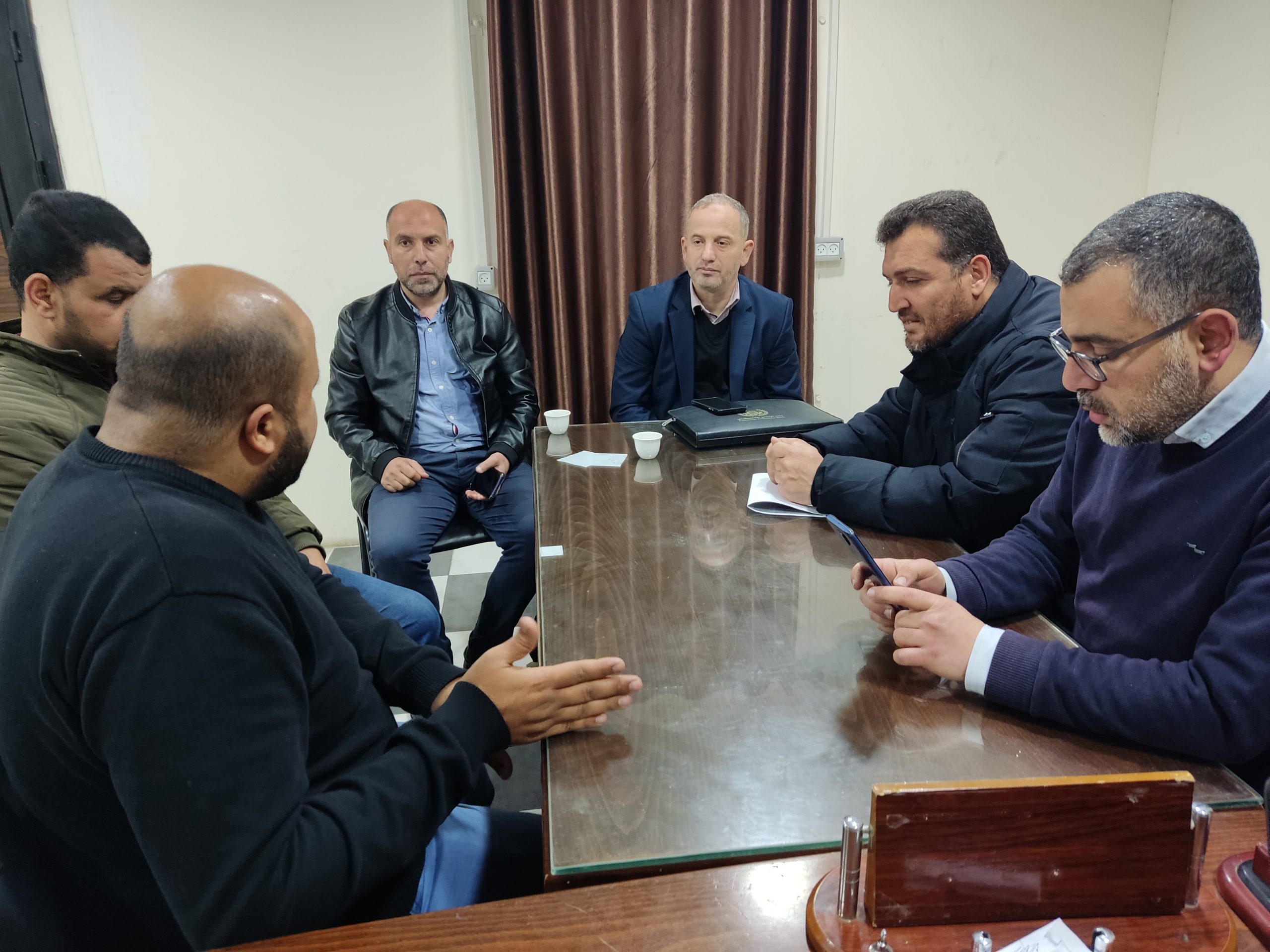 الوكيل المساعد لوزارة المالية يتابع سير العمل في معبر كرم أبو سالم